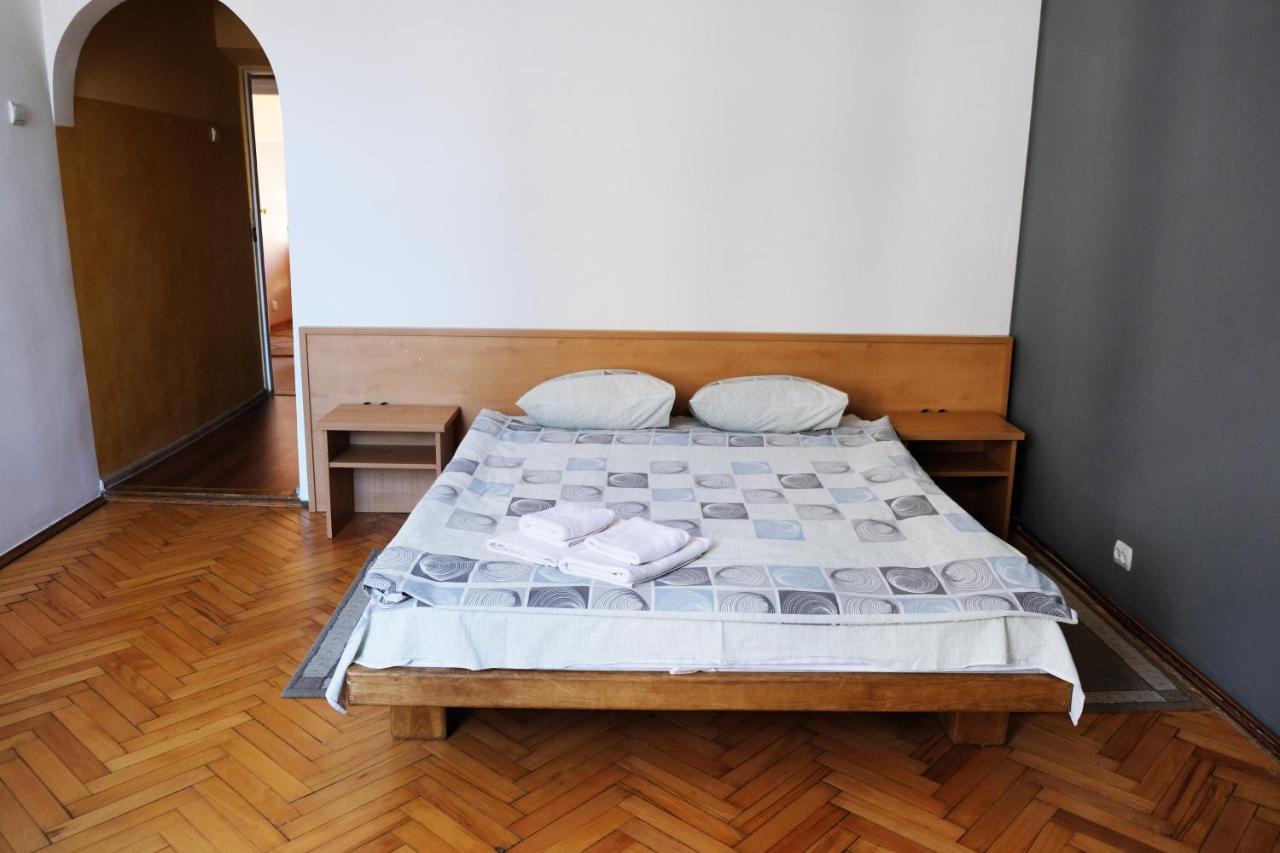 Apartment On Svobody Avenue リヴィウ エクステリア 写真